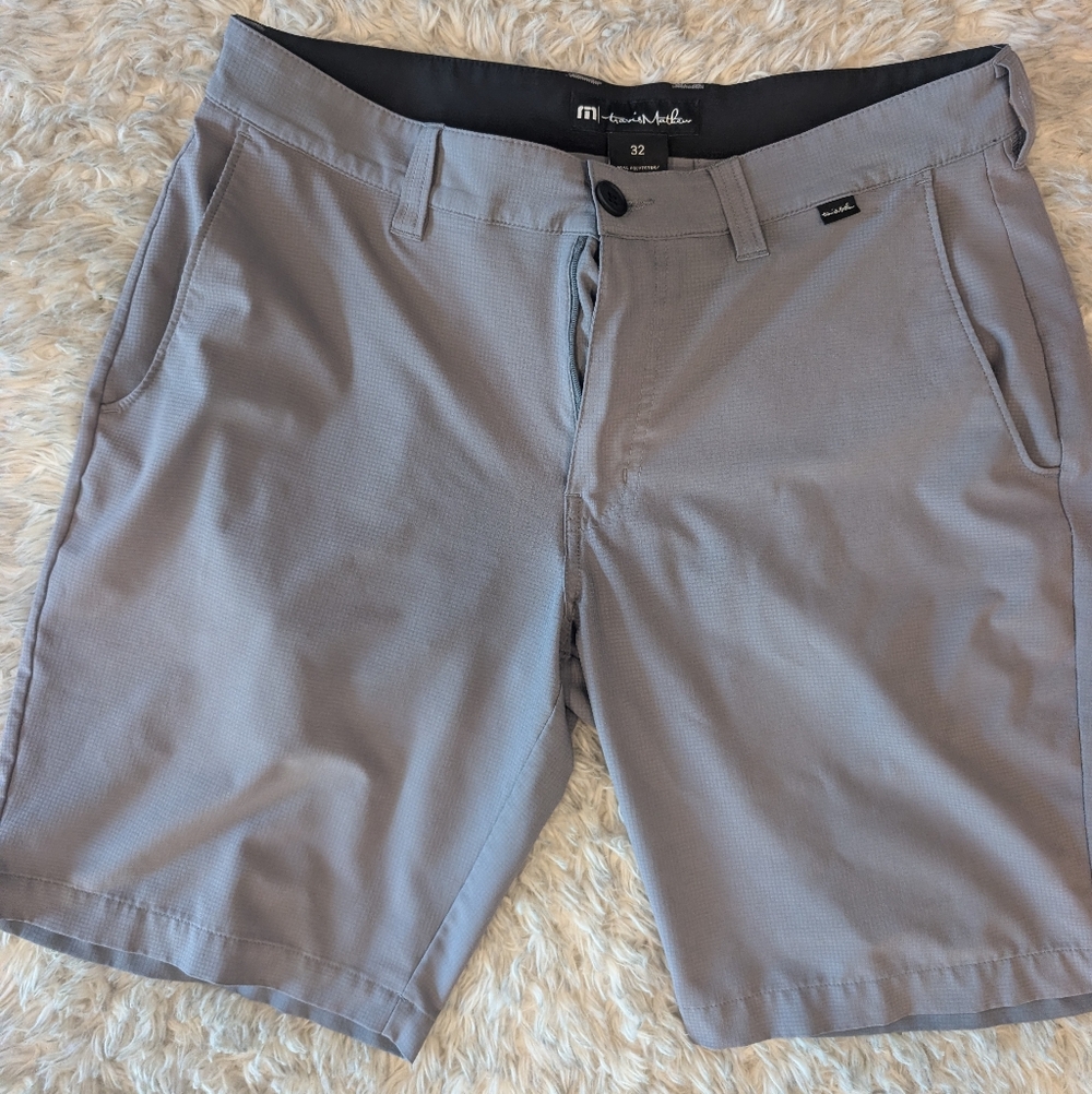 Travis Mathew Men’s Gray Flat-Front Performance Shorts Size 32 | Inseam 10"